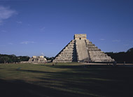 Pyramid of Kukulcan at Chichen Itza - chichen itza mayan ruins,chichen itza mayan temple,mayan temple pictures,mayan ruins photos
